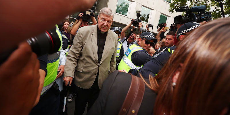 Il cardinale George Pell fuori dal tribunale di Melbourne, in Australia, il 26 febbraio 2019 (Michael Dodge/Getty Images)