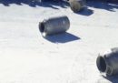 In Sardegna alcune persone con il volto coperto hanno dato fuoco a un camion cisterna che trasportava del latte