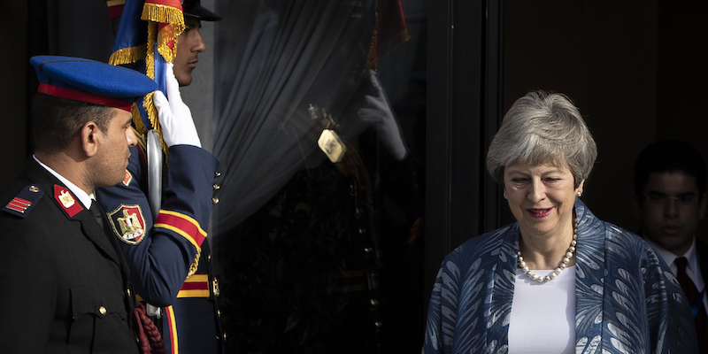 La prima ministra del Regno Unito, Theresa May, arriva a Sharm El Sheikh, in Egitto, per il primo summit tra Unione Europea e leader arabi. (Dan Kitwood/Getty Images)