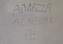 A Melegnano, in provincia di Milano, sono stati trovati diversi graffiti razzisti contro una famiglia che ha adottato un giovane senegalese