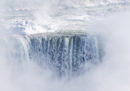 Fa troppo freddo anche per le cascate del Niagara