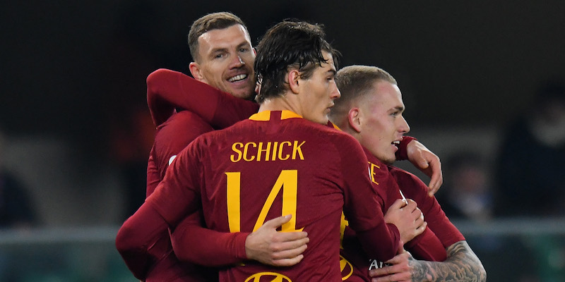 I giocatori della Roma esultano dopo uno dei tre gol segnati al Chievo (Getty Images)