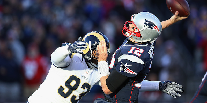 Tom Brady, quarterback dei New England Patriots, in una partita di campionato del 2016 contro i Los Angeles Rams (Getty Images)