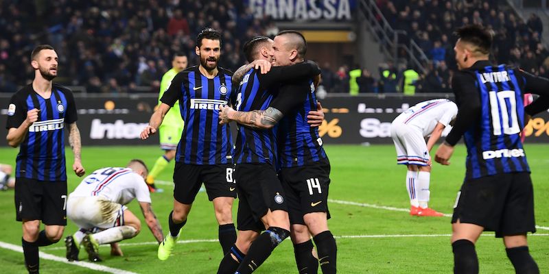 Danilo D'Ambrosio e Radja Nainggolan, gli autori dei due gol con cui l'Inter ha battuto la Sampdoria a San Siro (Miguel MEDINA / AFP)
