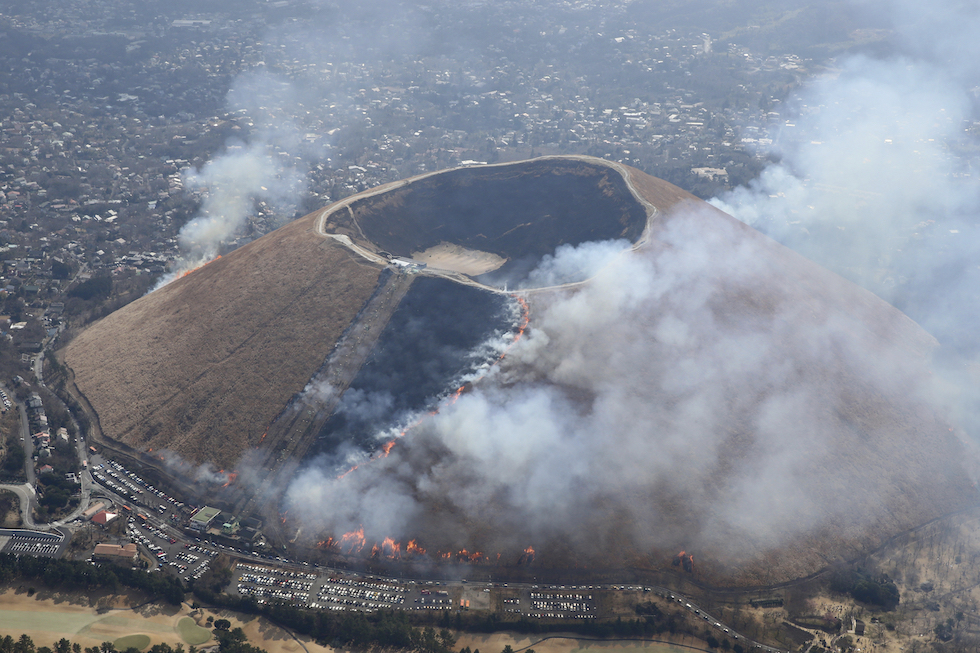 In Giappone stanno bruciando una montagna Il Post