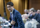 Il primo ministro canadese Justin Trudeau è stato sgridato per aver mangiato uno snack in Parlamento