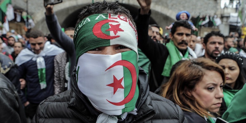 Le dimissioni di Bouteflika non bastano più