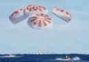 La capsula spaziale Crew Dragon di SpaceX è regolarmente tornata sulla Terra, con un ammaraggio
