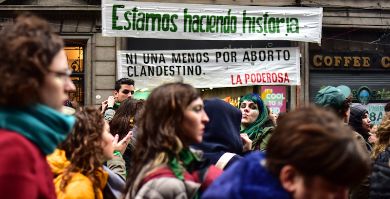 Una manifestazione per la legalizzazione dell'aborto a Buenos Aires, in Argentina, l'8 agosto 2018. (Amilcar Orfali/Getty Images)