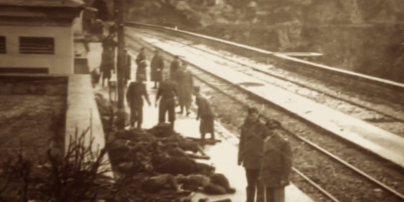 La stazione di Balvano il giorno del disastro in un fermo immagine dagli archivi Rai (Rai)