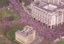 I partecipanti alla manifestazione contro Brexit a Londra, visti dall'alto
