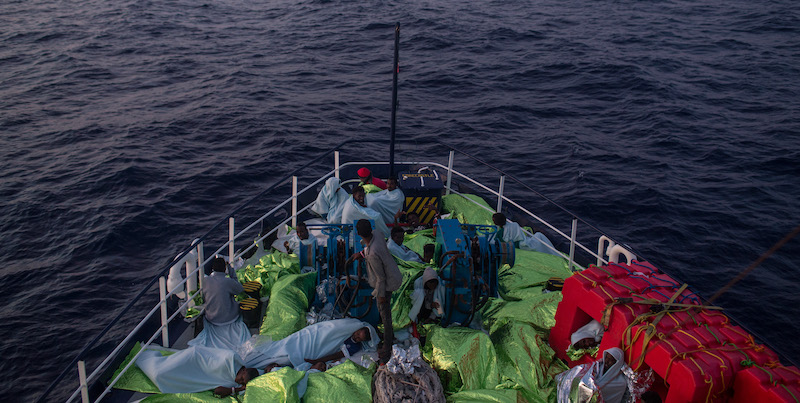 Un mercantile sarebbe stato dirottato da alcuni migranti e sarebbe diretto verso Malta, dice Matteo Salvini