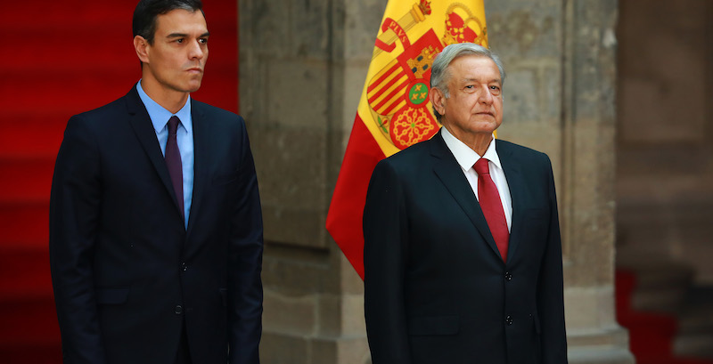 Il presidente messicano Andrés Manuel López Obrador, a destra, e il primo ministro spagnolo Pedro Sánchez (Manuel Velasquez/Getty Images)