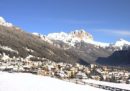 Un ragazzo di 18 anni è in gravi condizioni dopo essere caduto dal balcone di un hotel di Vigo di Fassa, in provincia di Trento