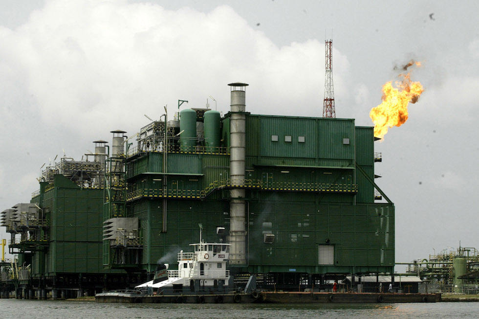 Uno stabilimento di Shell nella regione del Delta in Nigeria (AP Photo/George Osodi)