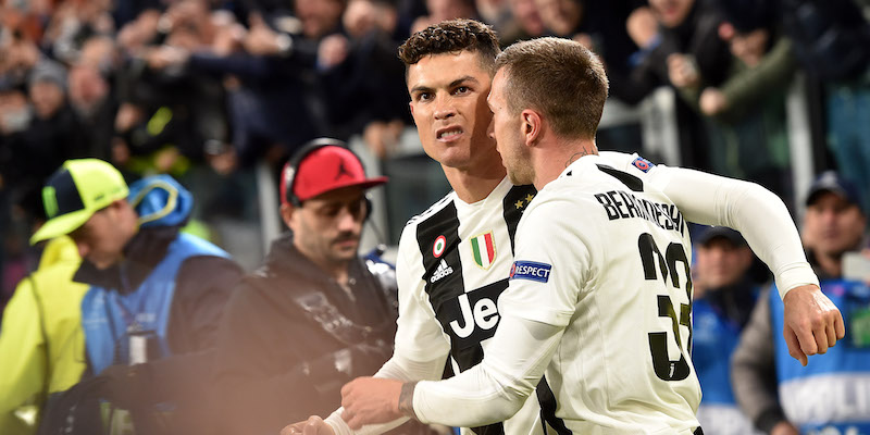 Cristiano Ronaldo e Federico Bernardeschi dopo uno dei tre gol segnati all'Atletico Madrid (Tullio M. Puglia/Getty Images)