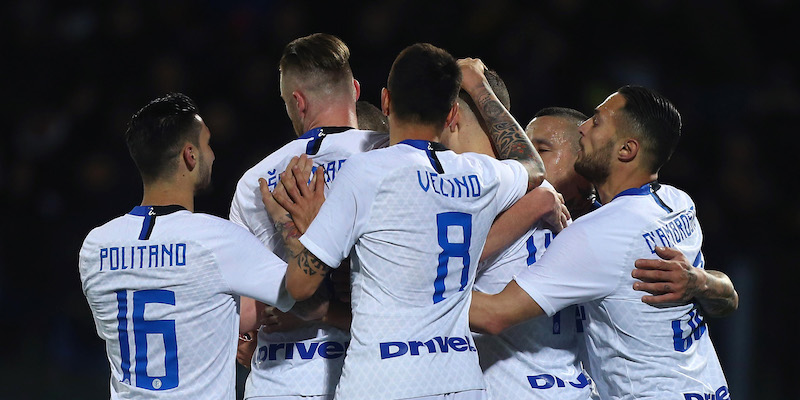 I giocatori dell'Inter attorno a Ivan Perisic, autore del secondo gol al Frosinone (Paolo Bruno/Getty Images)