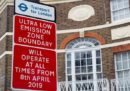 Da oggi i veicoli più inquinanti pagheranno una nuova tariffa per accedere al centro di Londra