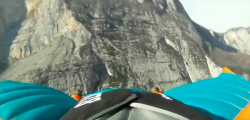 La ripresa di un lancio di base jumping dal Becco dell'Aquila (Youtube)