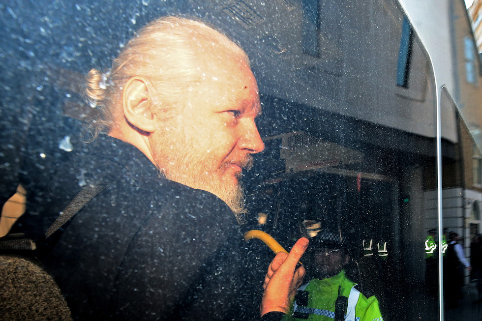 Julian Assange in un'auto della polizia, Londra, 11 aprile
(Jack Taylor/Getty Images)