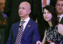  Jeff Bezos e sua moglie MacKenzie hanno raggiunto un accordo per il loro divorzio