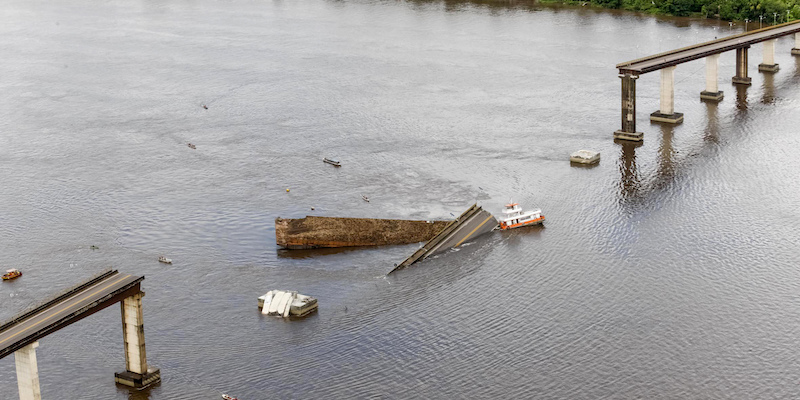 Il ponte sul fiume Moju crollato il 6 aprile 2019, in Brasile (Fernando Araujo/Para Government via AP)