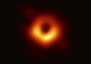 Perché la prima immagine del buco nero non è una "foto"
