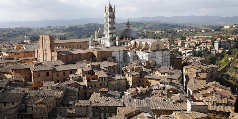 Il centro storico di Siena (ANSA/EPA/ABIR SULTAN