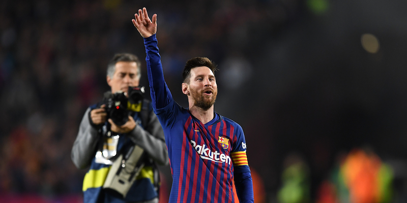 Lionel Messi festeggia la vittoria del campionato al termine della partita contro il Levante (David Ramos/Getty Images)