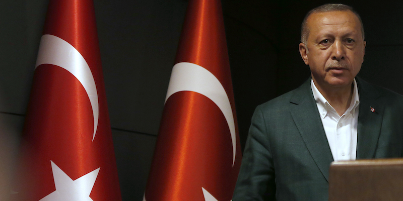 Il presidente turco Recep Tayyip Erdogan a Istanbul, in una conferenza stampa dopo le elezioni amministrative, il 31 marzo 2019 (AP Photo/Lefteris Pitarakis)