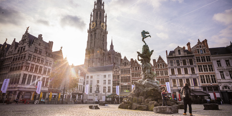 La piazza principale di Anversa, nelle Fiandre (VISITFLANDERS – Ente del Turismo delle Fiandre) 