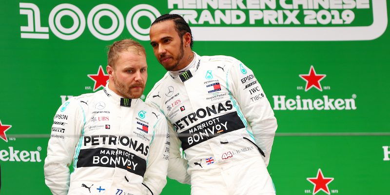 Lewis Hamilton e Valtteri Bottas sul podio del Gran Premio della Cina (Dan Istitene/Getty Images)