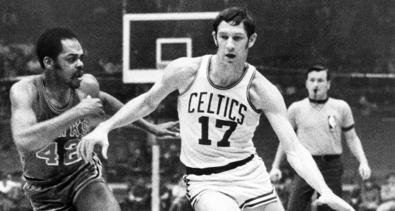 John Havlicek in una partita contro gli Atlanta Hawks nel 1970. (AP Photo/File)