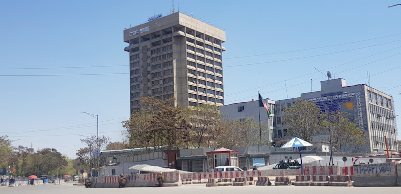 L'edificio che ospita il ministero della Comunicazione (AP Photo/Rahmat Gul)