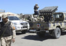 Tripoli è stata colpita da diversi attacchi aerei compiuti anche con droni armati, dice il governo di Fayez al Serraj