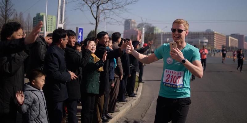 Uno straniero alla maratona di Pyongyang, 7 aprile
(KIM Won Jin/AFP via LaPresse)