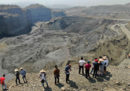 Almeno 54 minatori sono dispersi dopo una frana in Myanmar