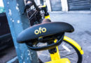 Il comune di Milano ha revocato l'autorizzazione al servizio di bike sharing Ofo, che entro oggi deve rimuovere le sue bici dalla città