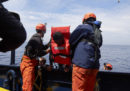 La nave "Alan Kurdi" della ong tedesca Sea Eye ha soccorso 64 migranti a bordo di un gommone al largo della Libia