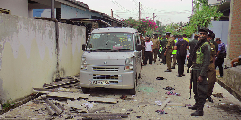 Macerie nei pressi del nascondiglio a Kalmunai, Sri Lanka (AP Photo/Achala Upendra)