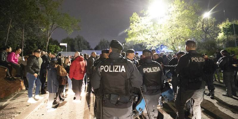 Le violente proteste di Torre Maura contro i rom