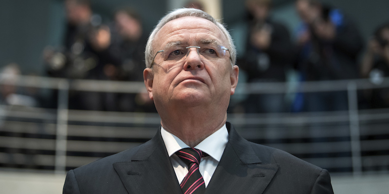 L'ex amministratore di Volkswagen Martin Winterkorn al Bundestag per testimoniare sullo scandalo delle emissioni diesel il 19 gennaio 2017 (Bernd von Jutrczenka/picture-alliance/dpa/AP Images)