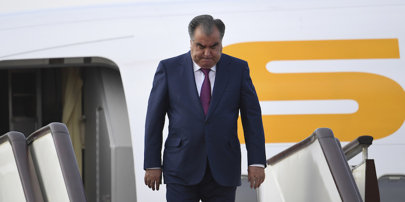 Il presidente del Tajikistan, Emomali Rahmon. (AFP PHOTO / GREG BAKER / POOL)
