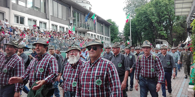 Un momento della 91esima adunata degli alpini alla quale hanno preso parte 400.000 persone a Trento, 13 maggio 2018 (ANSA)