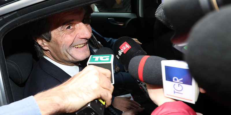 Il presidente della regione Lombardia Attilio Fontana rilascia alcune dichiarazioni alla stampa al termine dell'interrogatorio che ha sostenuto davanti alla procura di Milano, 13 maggio 2019 (ANSA / MATTEO BAZZI)