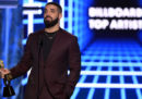 Il rapper canadese Drake è diventato l'artista più premiato di sempre dei Billboard Music Awards