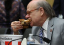 Un deputato americano ha mangiato del pollo fritto in aula come forma di protesta