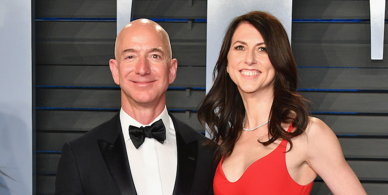 MacKenzie Bezos con l'ex marito Jeff nel 2018. (Dia Dipasupil/Getty Images)