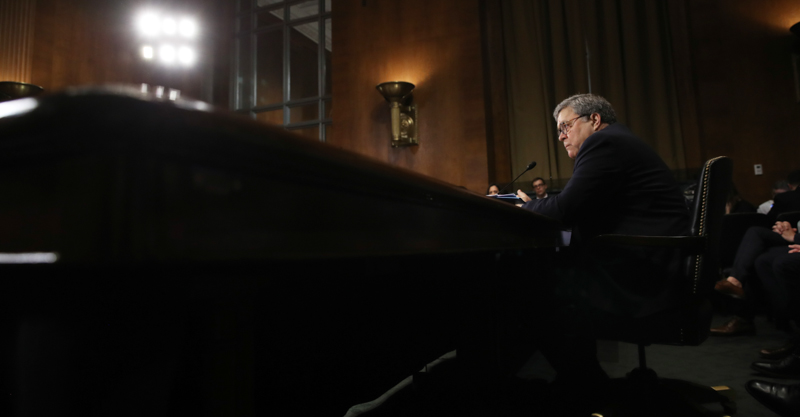 Il procuratore generale William Barr durante l'audizione al Senato. (Win McNamee/Getty Images)