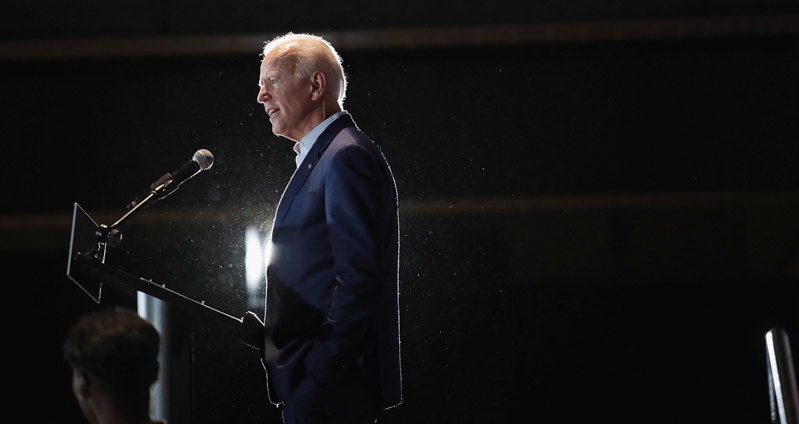 Joe Biden durante un comizio a Cedar Rapids, in Iowa. (Scott Olson/Getty Images)